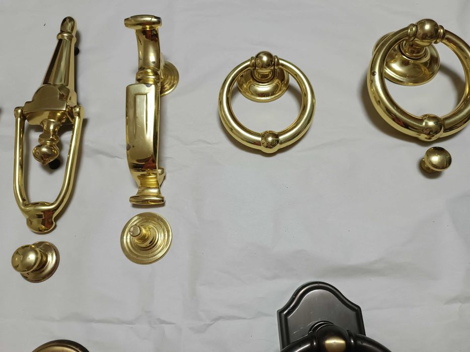 Puxadores de porta exterior Tupia em latão macisso