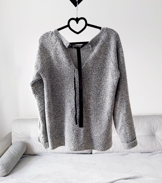 Szary damski sweterek