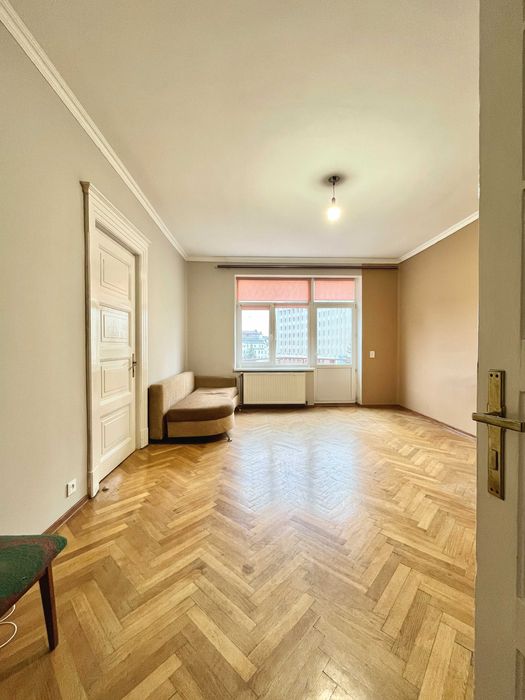 Продаж великої квартири в центрі міста з індивідуальним опаленням