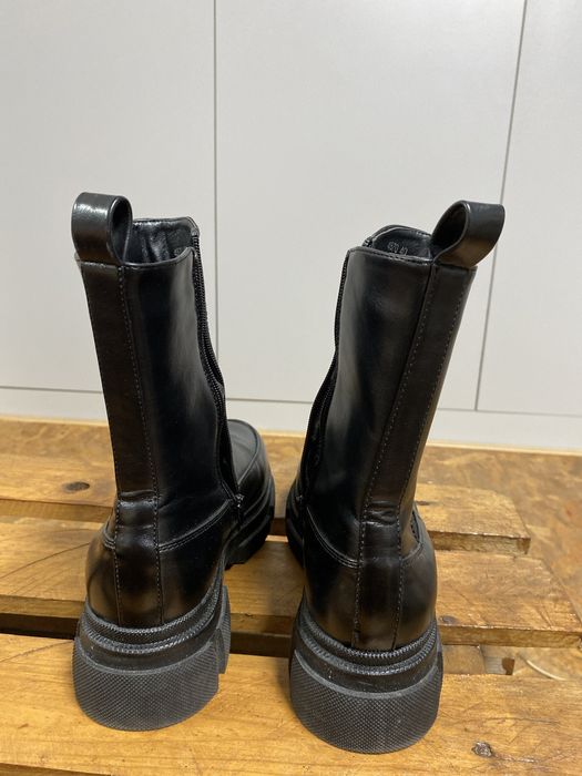 Botas pretas como novas