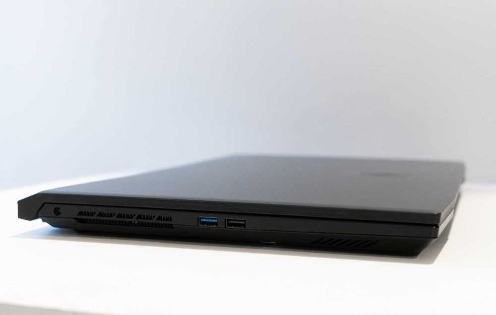 MSI Katana GF76 11UC - Intel i7-11800H, 16GB, 1 TB, RTX 3050 + Headset