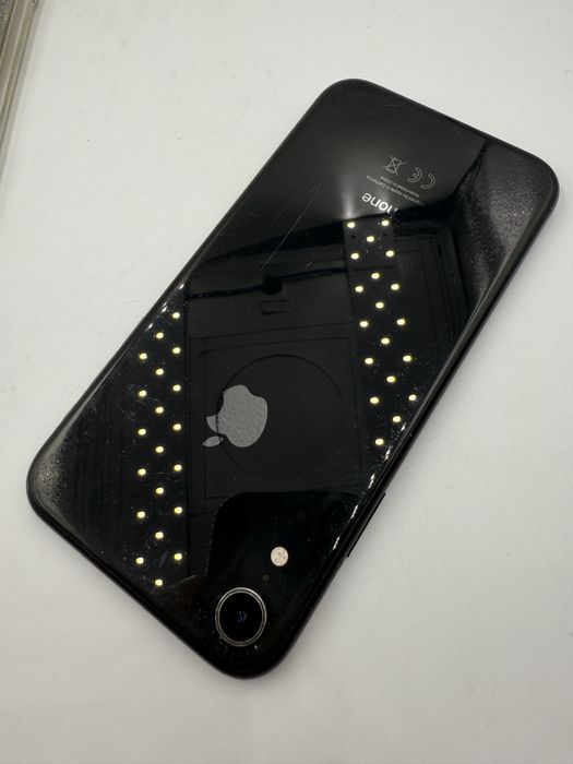 Smartfon iPhone XR, zablokowany, uszkodzony