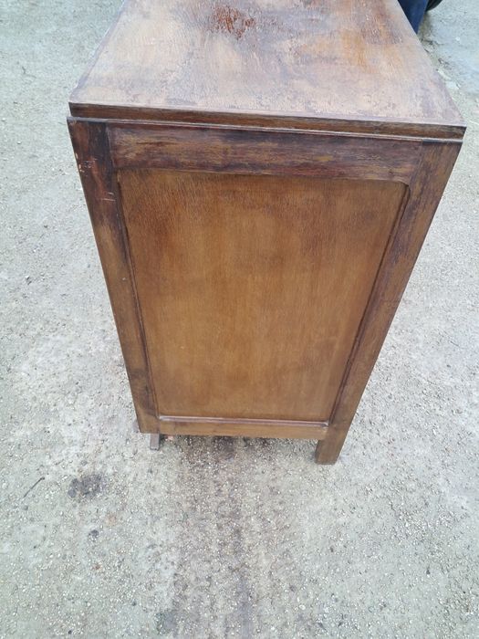 Comoda antiga em madeira com quatro gavetas