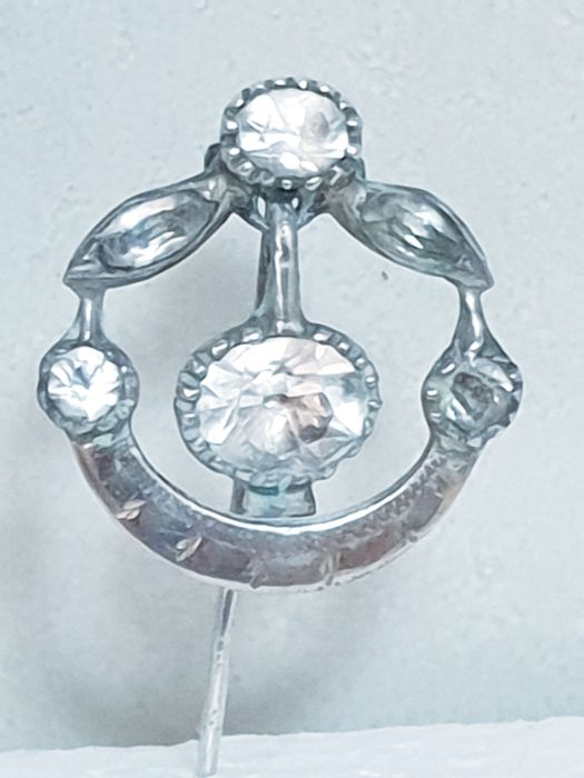 Maravilhosos antigos alfinetes de lapela - preços individuais