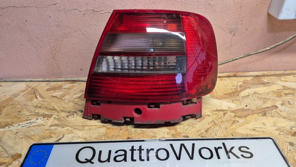 AUDI A4 B5 (8D)-Stop/Farolim DIREITO SEDAN/CARRO 1995 até 2000 *