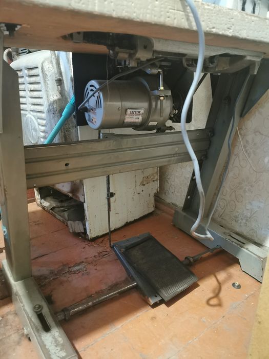 Німецька швейна машинка altin 8332