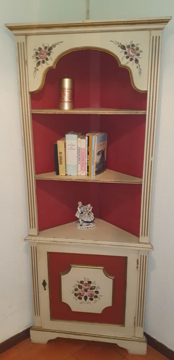 Armário de decoração com uma porta