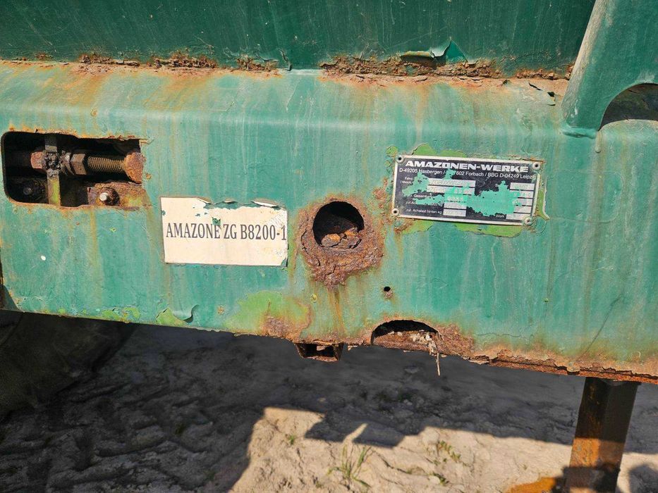 Розкидач добрив Amazone ZGВ-8200