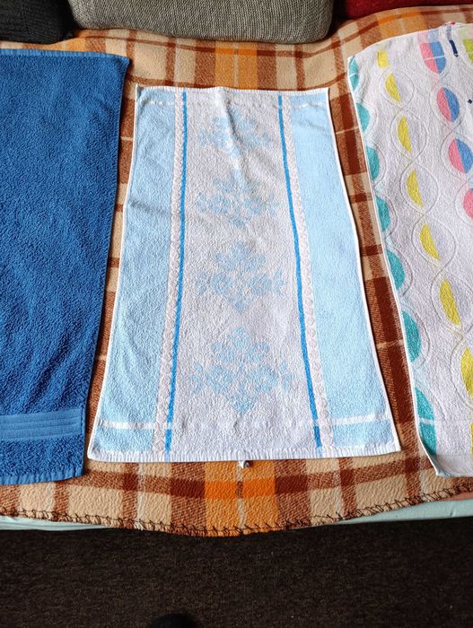 Ręczniki łazienkowe duże kąpielowe  i małe - cały zestaw . za 130 zł.