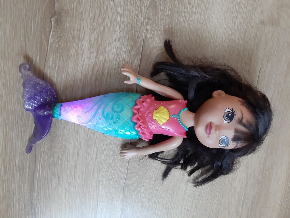 Syrenka święci, pływa,  lalka laleczka