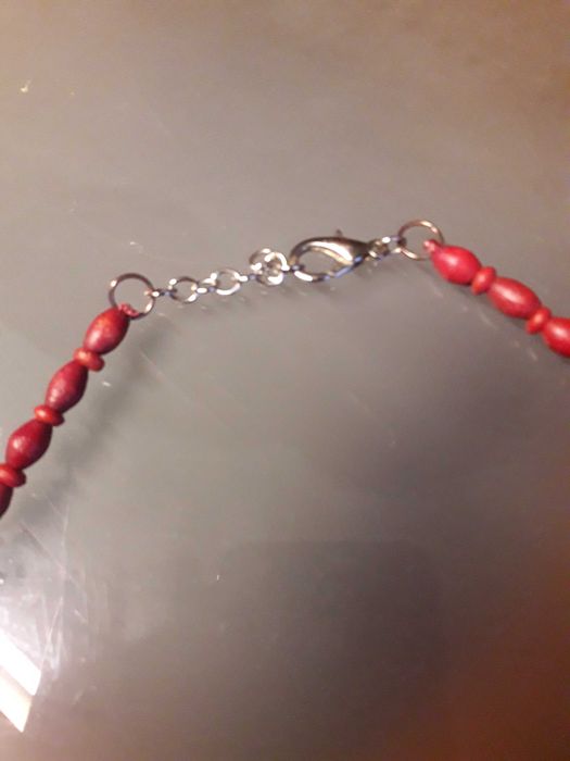 Colar comprido cor de coral