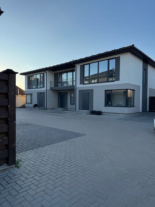 Продаж будинок таунхаус в закритому містечку набережна озеро