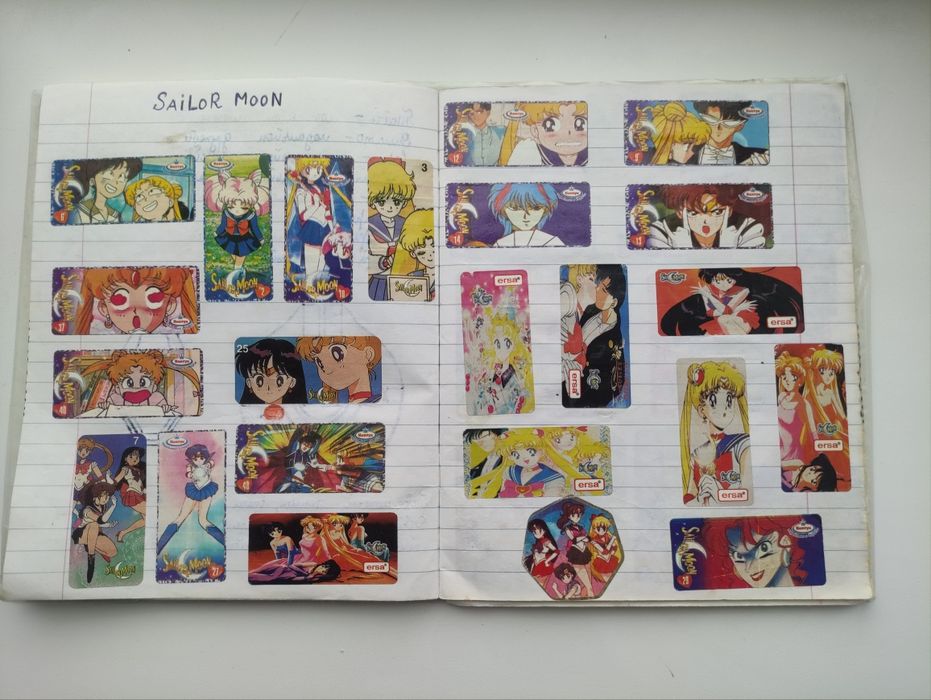 Наклейки 90-х вклеєнні в альбом