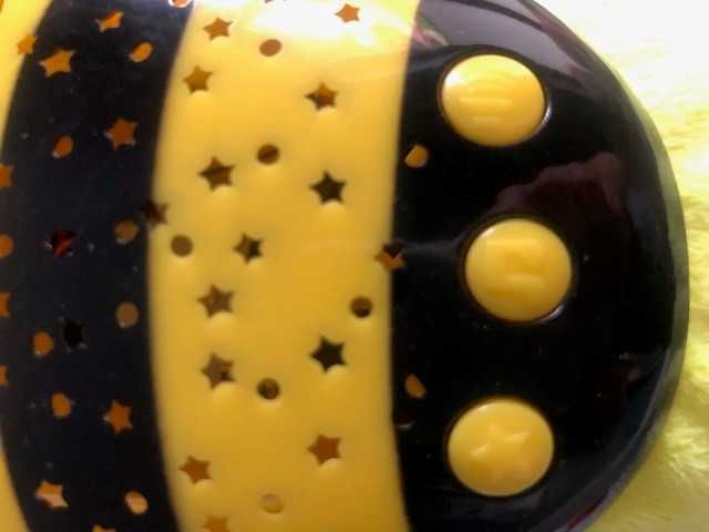 Projektor lampka pszczoła