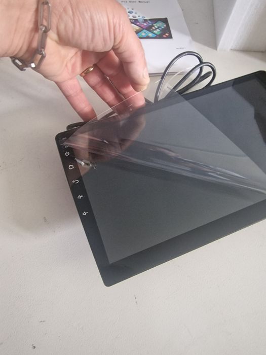Carplay Android de 9 polegadas, com design universal e acabamento em fibra de carbono.