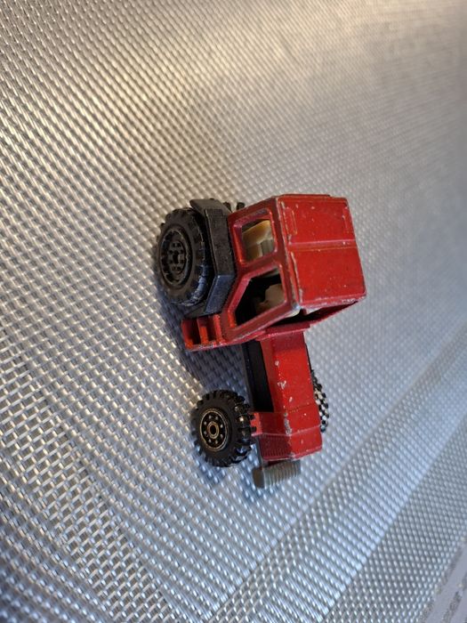 Model traktor skala 1:64