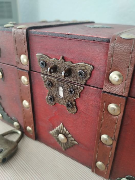 Kuferek na biżuterię