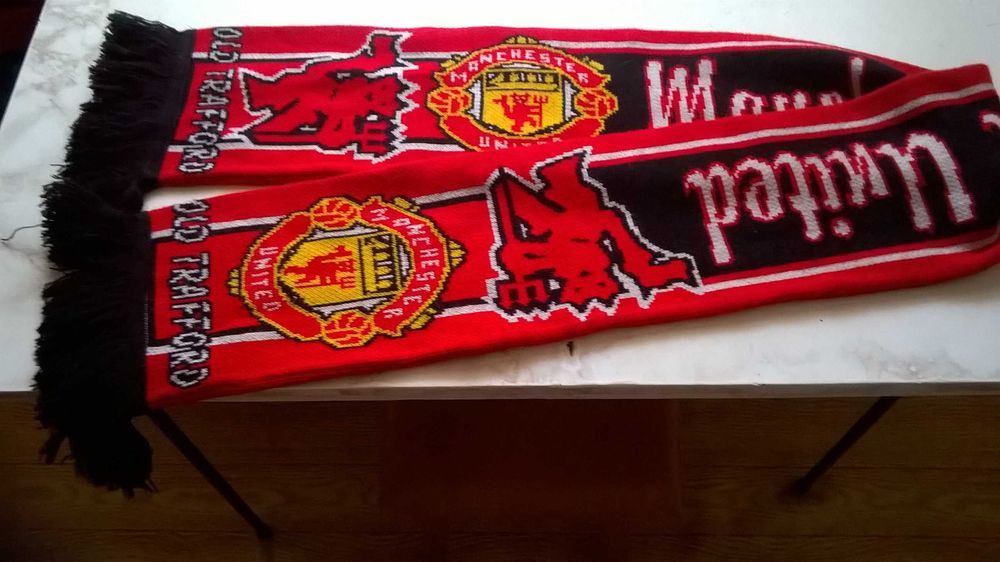 MANCHESTER United z Stretford - szalik klubowy