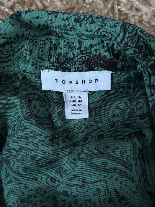 Сатинова атласна вечірня сукня зелена смарагдова