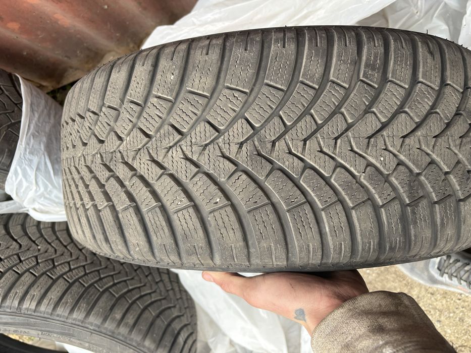 Продам резину R16 205/50 зимняя