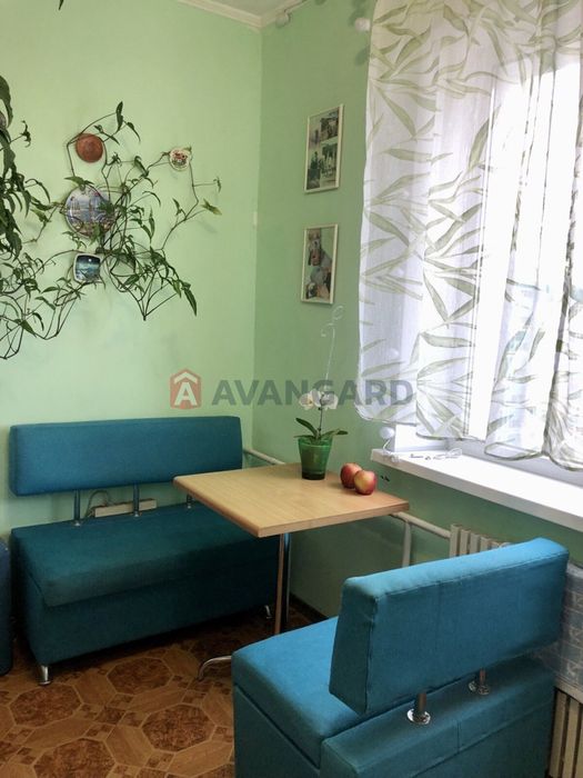 Продам 3 кімнатну з холом на Лівому березі