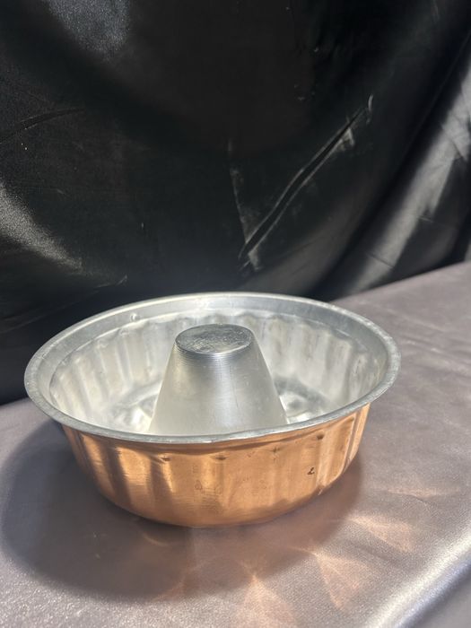 Miedziana Foremka na Babkę – Elegancka, z Kółeczkiem do Zawieszenia