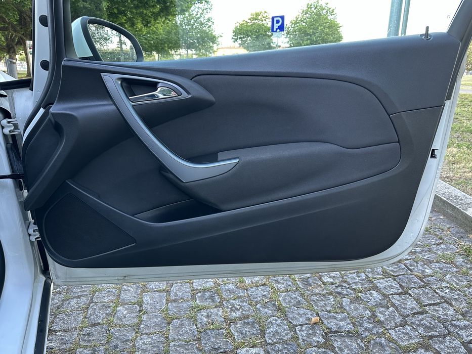 Opel Astra GTC J 2.0 CDTI 165cv