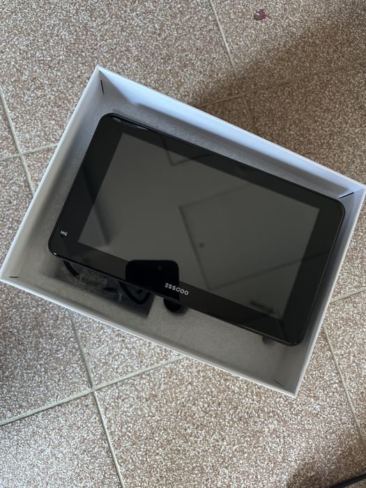Tablet do auta Esscoo