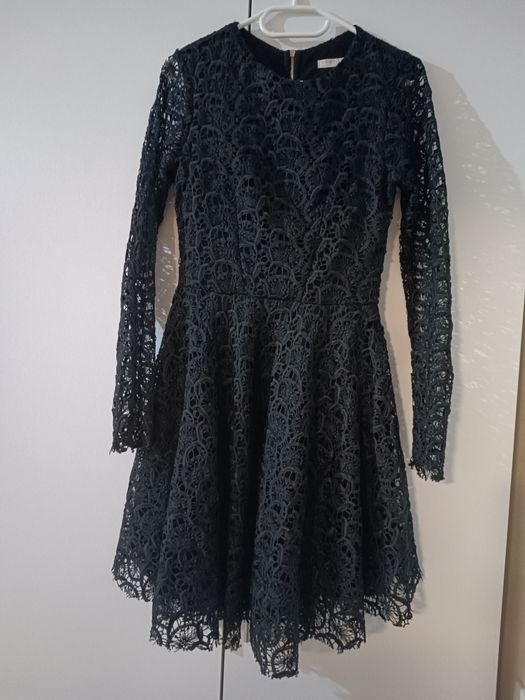 Ажурне чорне плаття із золотим замочком S