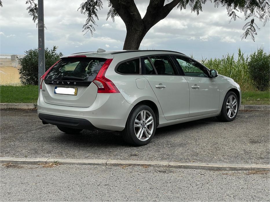 Volvo V60 D2 MOMENTUM