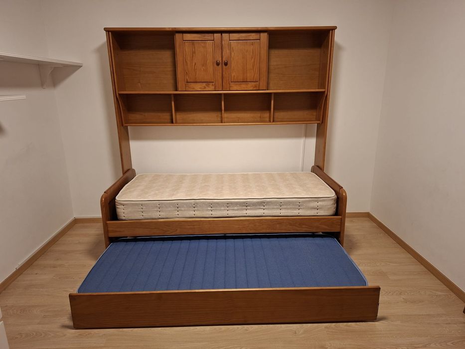 Quarto solteiro ou criança em madeira (2 camas e 2 colchões)