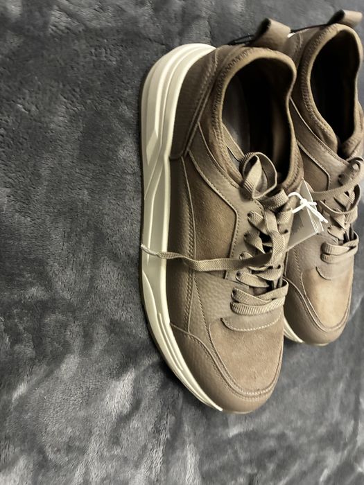 Шкіряні кросівки