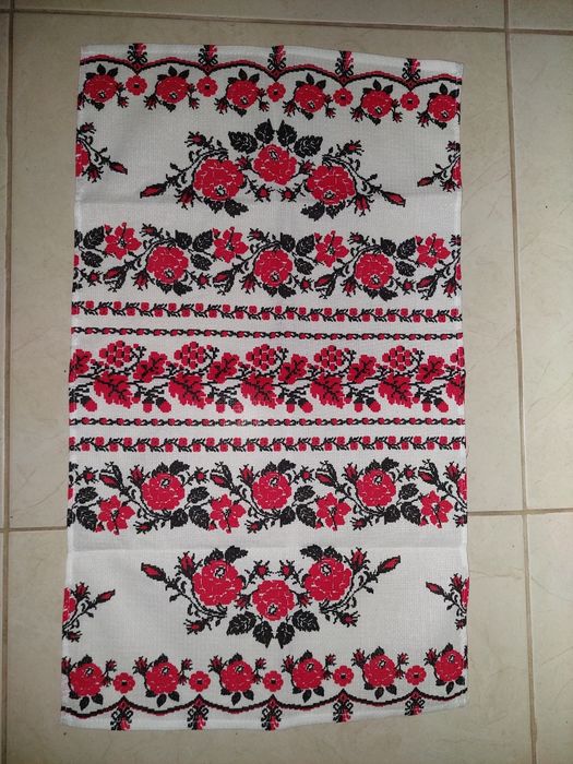 Рушники з українським орнаментом
