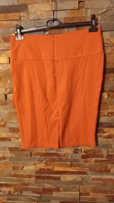 Ruda elegancka spódnica ołówkowa