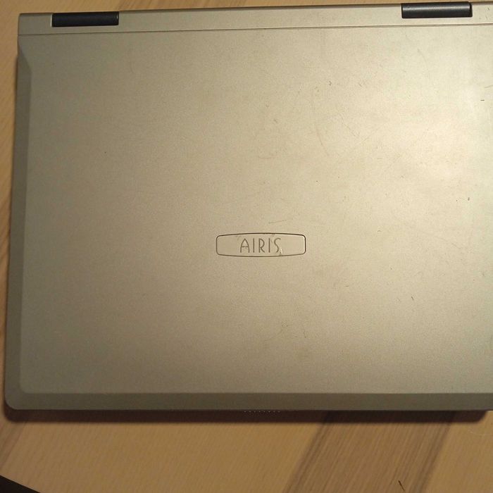 Computador portátil AIRIS