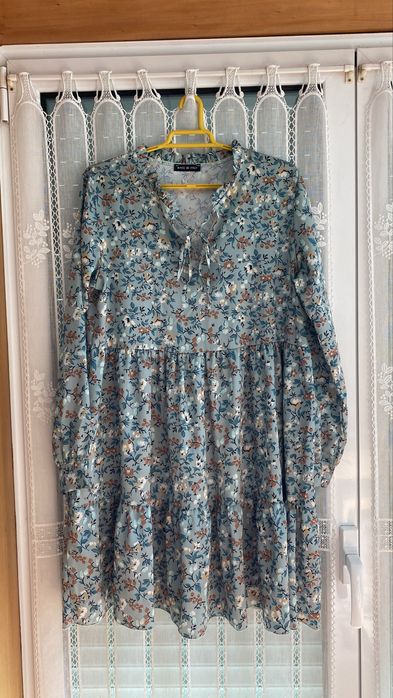 Vestido florido cetim