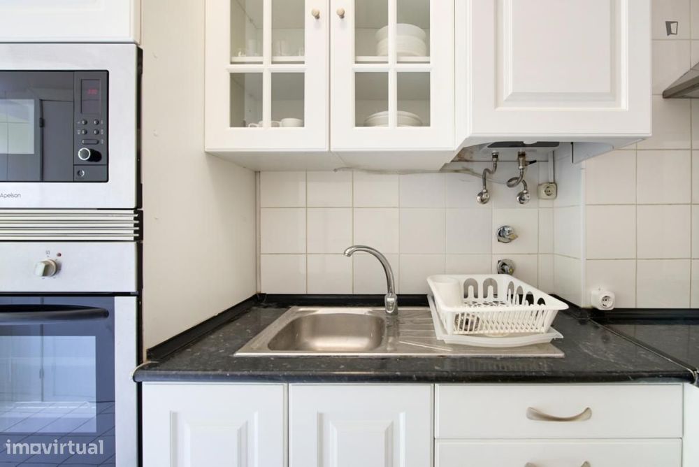 Quarto - localizado em Benfica Lisbon