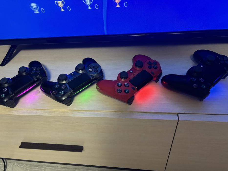 Продам джойстики PlayStation 4 (DualShock 4)