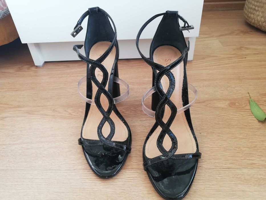 Sandálias pretas de salto Schutz