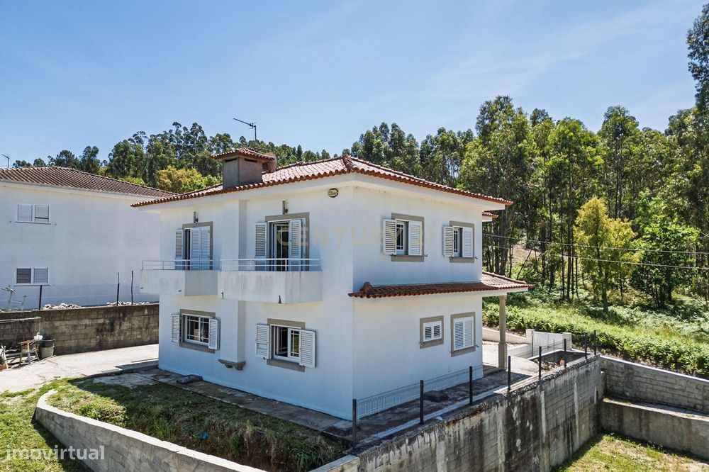 Moradia Isolada V4 com Terreno Amplo e 4 Frentes – Fonte Arcada, Penaf