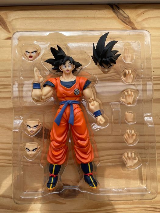 SH Figuarts Bandai Son Goku - a Saiyan raised on earth + Cabeça extra