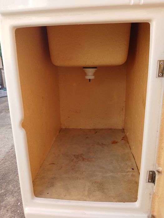 Tanque de roupa com tampa marca Interfibras. Medidas- 80x 60x 40. Em excelente estado.