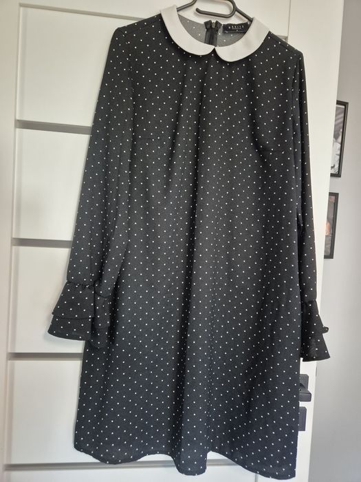 Elegancka sukienka w groszki Mohito