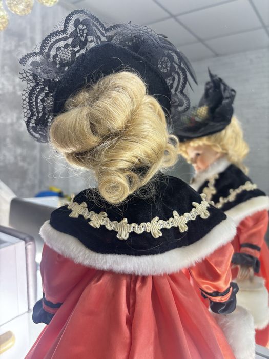 Фарфорова лялька