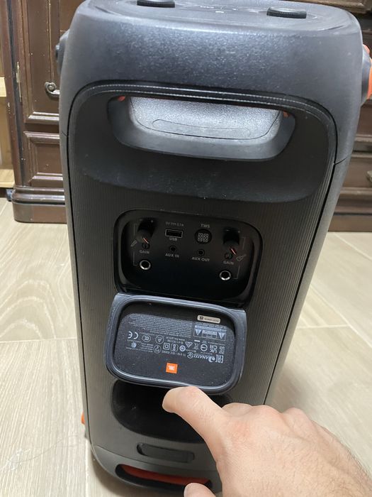 JBL PARTYBOX 110 para despachar