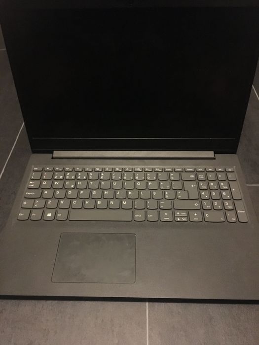 Computador portátil Lenovo com carregador (8gb ram 256ssd)