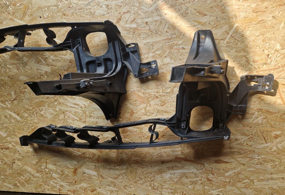 Mocowanie wspornik Błotnika BMW x5 e70 07-13r. Ślizg  Prawy