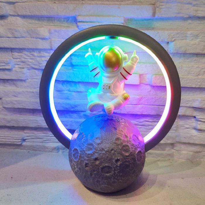 Ночник с Bluetooth колонкой Космонавт Левитирующий Y-598: 1 250