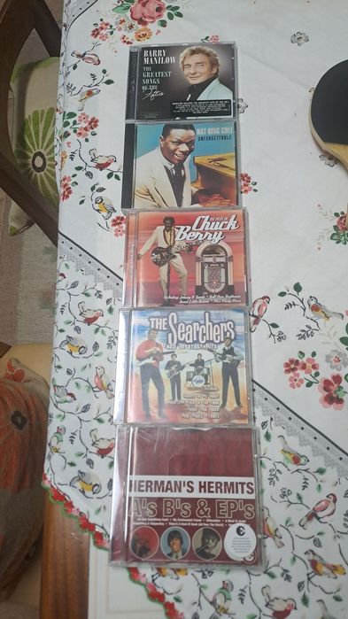 Vários CDs 2 euros cada