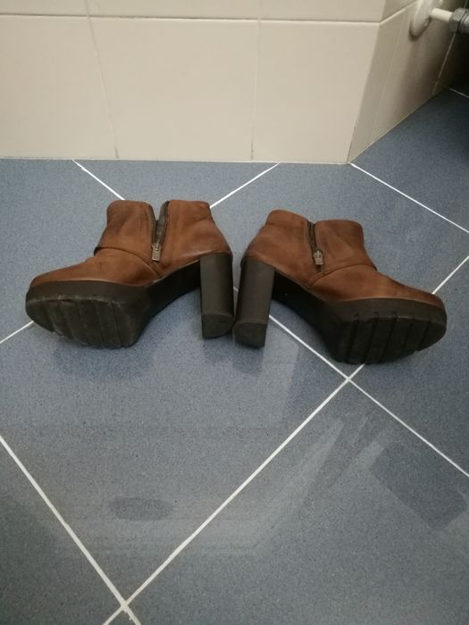 Botins Hush Puppies Castanhos